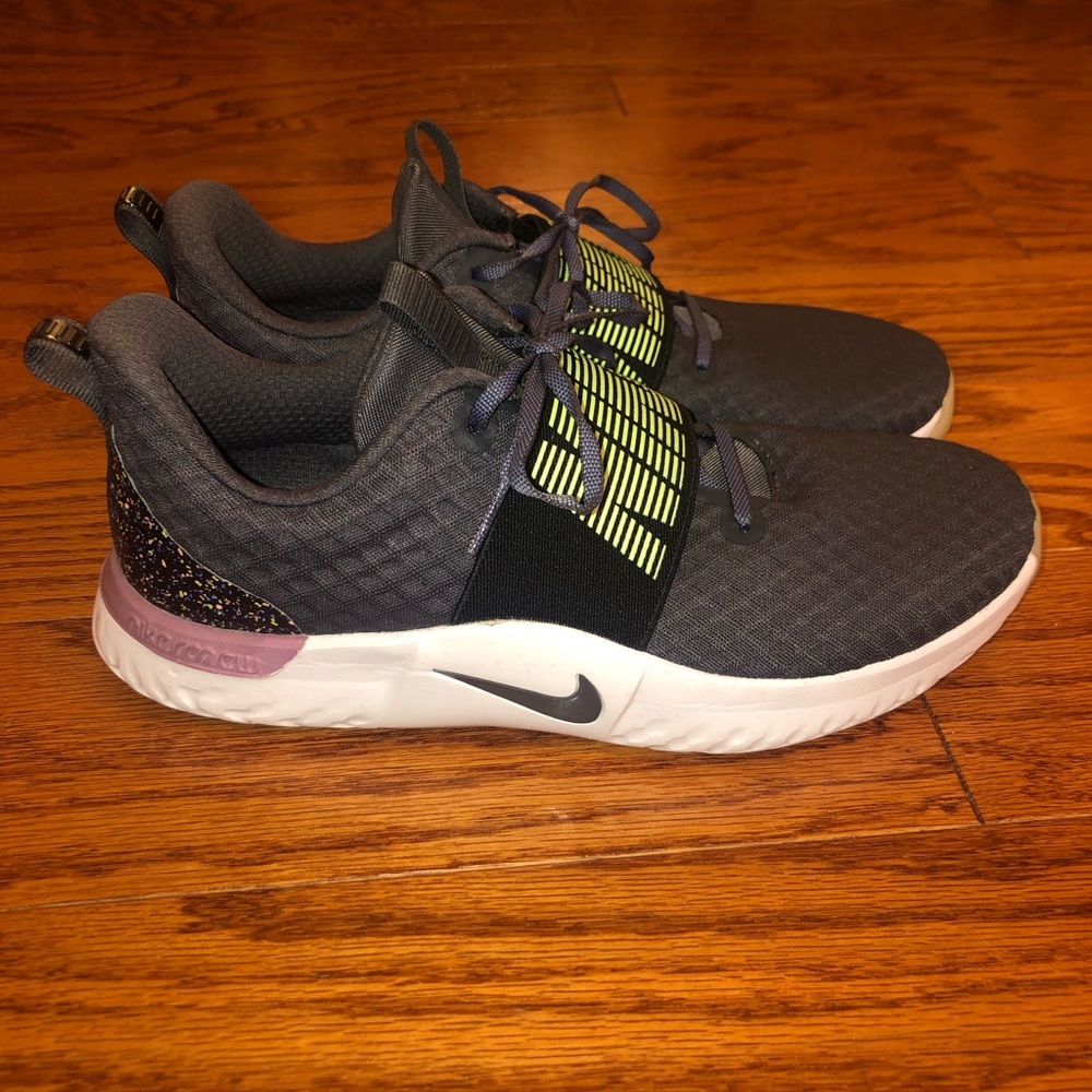 Nike Renew In season TR 9 sneakers: Offers Welcome